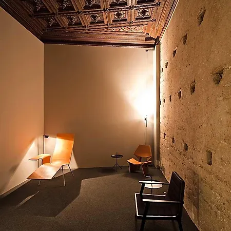 Caro Hotel